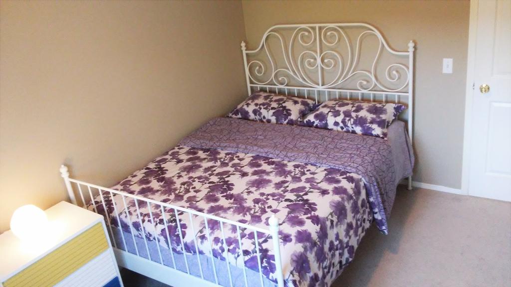 Brother Li Homestay Калгари Экстерьер фото